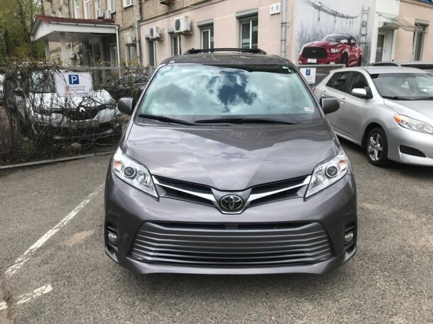 Toyota Sienna III (XL30), 7 мест, 2018 г.