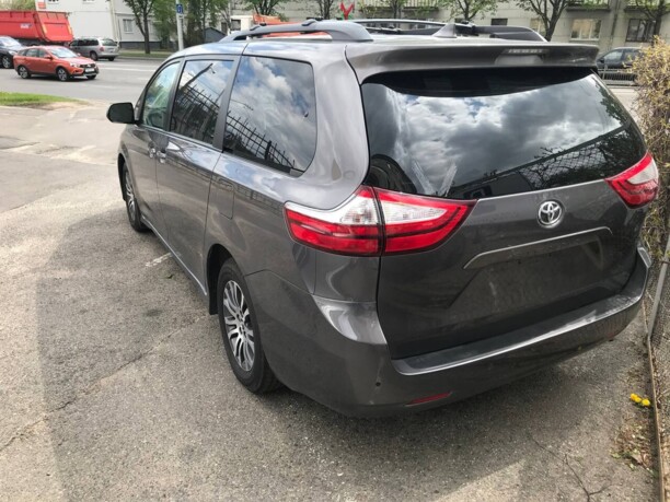 Toyota Sienna III (XL30), 7 мест, 2018 г.