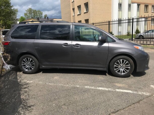 Toyota Sienna III (XL30), 7 мест, 2018 г.