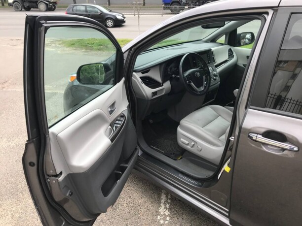 Toyota Sienna III (XL30), 7 мест, 2018 г.