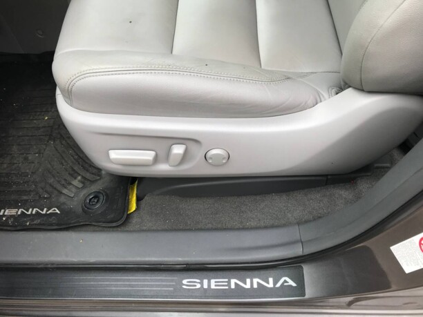 Toyota Sienna III (XL30), 7 мест, 2018 г.