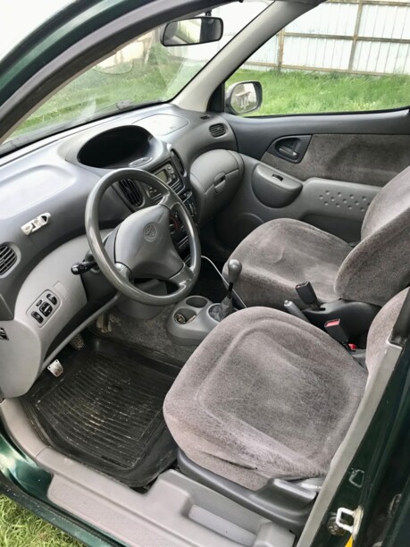 Toyota Yaris Verso, 2002 г.