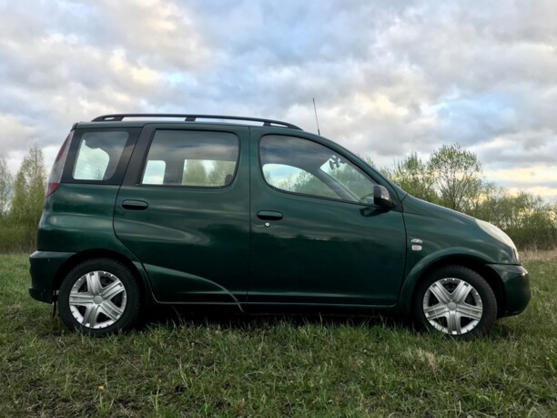 Toyota Yaris Verso, 2002 г.