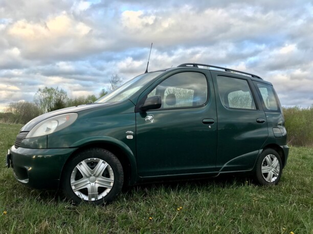 Toyota Yaris Verso, 2002 г.