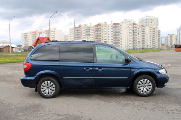 Chrysler Voyager IV, 7 мест, 2001 г.