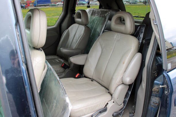 Chrysler Voyager IV, 7 мест, 2001 г.