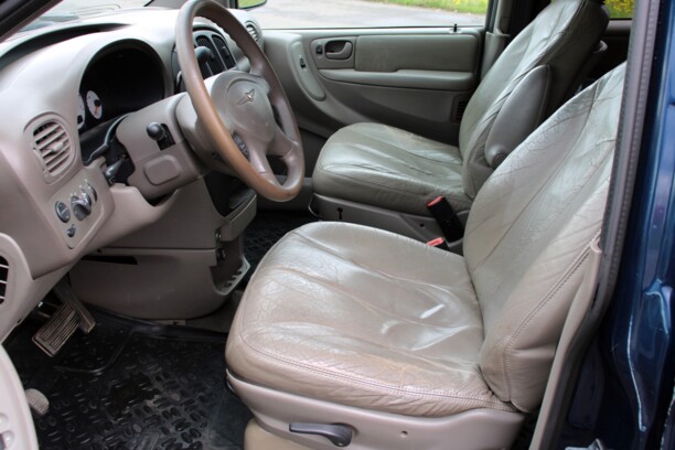 Chrysler Voyager IV, 7 мест, 2001 г.