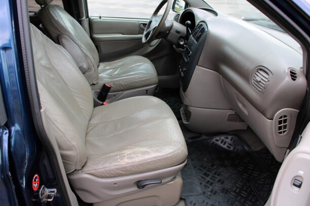 Chrysler Voyager IV, 7 мест, 2001 г.