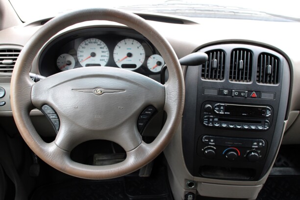 Chrysler Voyager IV, 7 мест, 2001 г.