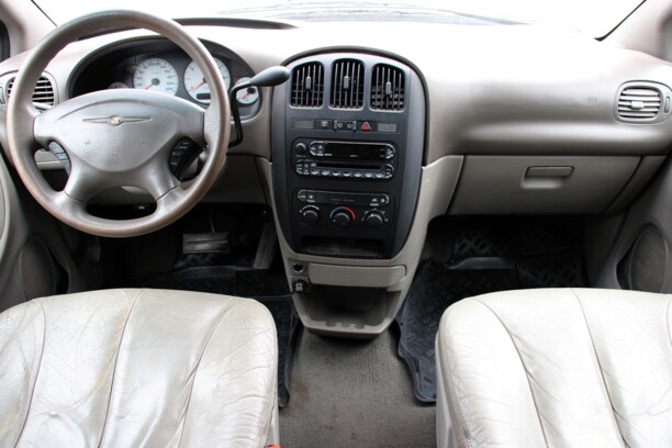 Chrysler Voyager IV, 7 мест, 2001 г.