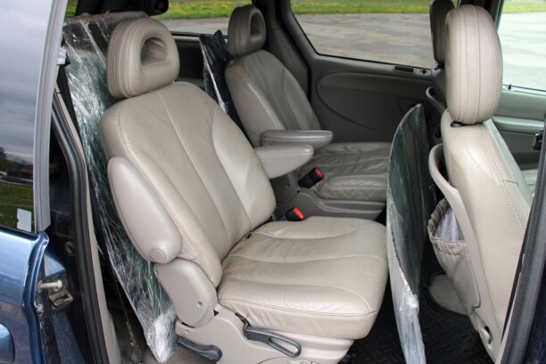Chrysler Voyager IV, 7 мест, 2001 г.