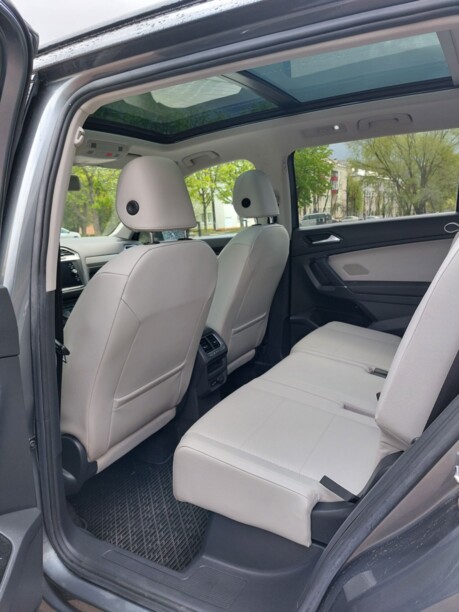 Volkswagen Tiguan II, 7 мест, 2018 г.