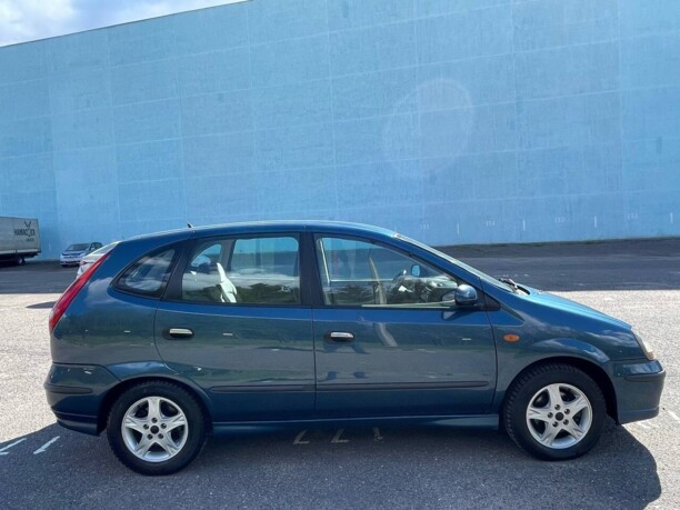 Nissan Almera Tino, 2001 г.