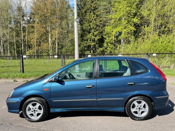 Nissan Almera Tino, 2001 г.