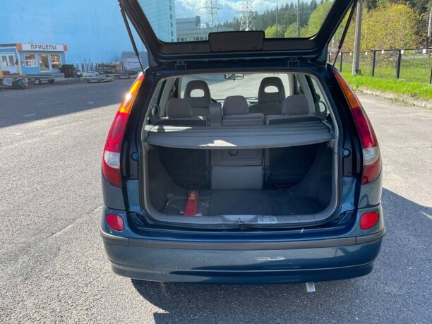 Nissan Almera Tino, 2001 г.
