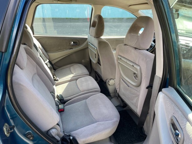 Nissan Almera Tino, 2001 г.