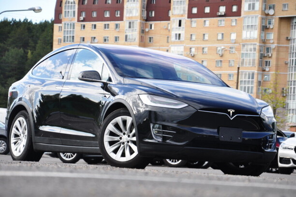 Tesla Model X, 6 мест, 2016 г.