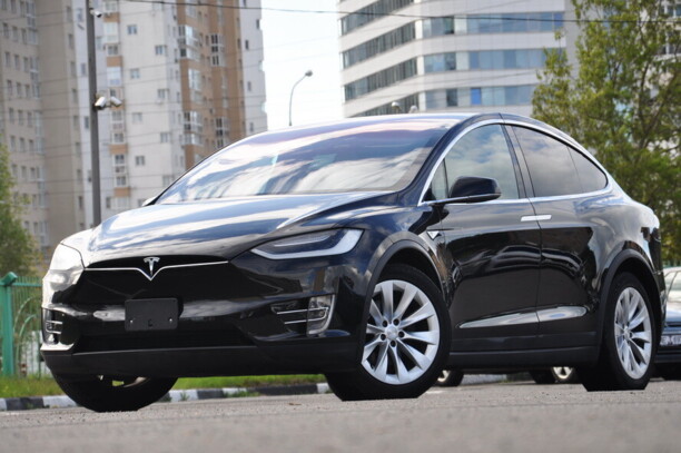 Tesla Model X, 6 мест, 2016 г.