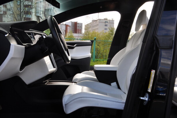 Tesla Model X, 6 мест, 2016 г.
