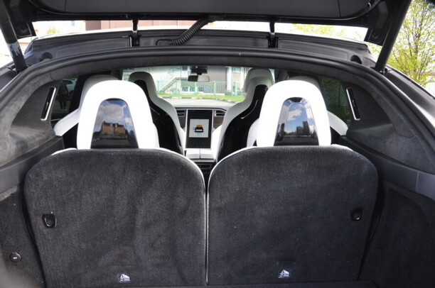 Tesla Model X, 6 мест, 2016 г.