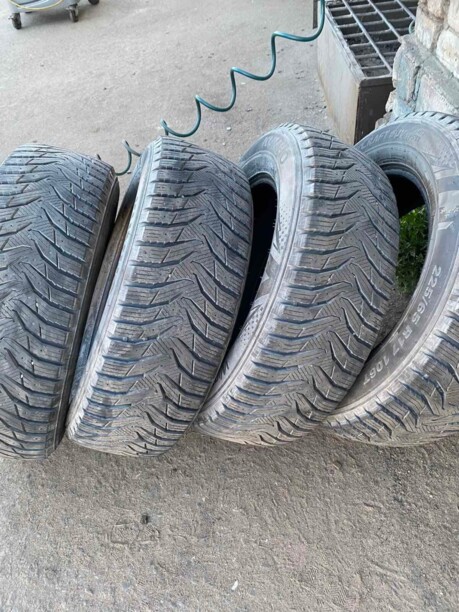 Легковые шины Kumho wintercraft 225/65 R17 4 шт.