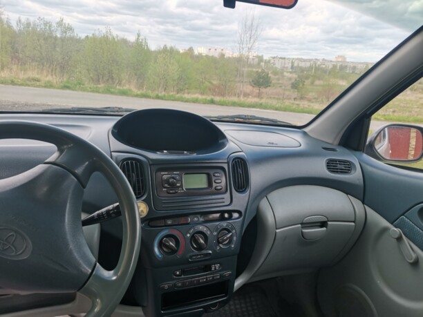 Toyota Yaris Verso, 2001 г.
