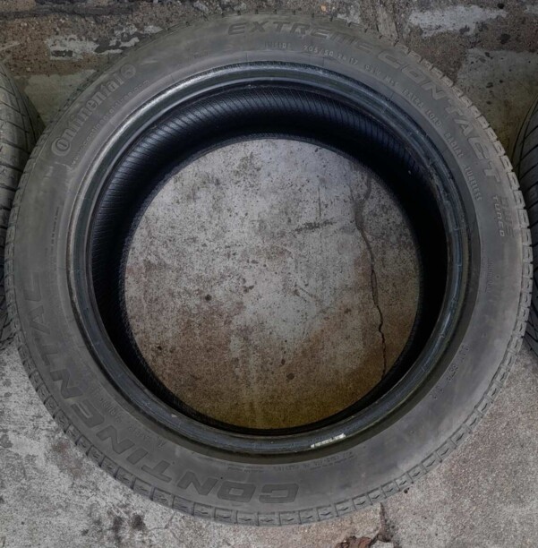 Легковые шины Continental ExtremeContact DWS 205/50 R17 4 шт.