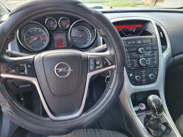 Opel Astra J, 2009 г.