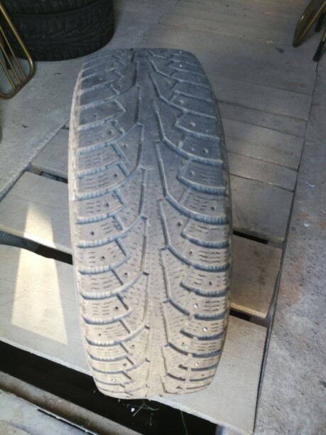 Легковые шины Nokian 225/65 R17 4 шт.