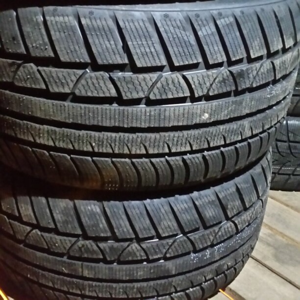 Легковые шины Ling Long Green Max Winter 315/35 R20 4 шт.
