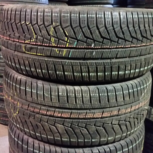 Легковые шины Hankook Winter i*Cept Evo 2 SUV 295/35 R21 4 шт.