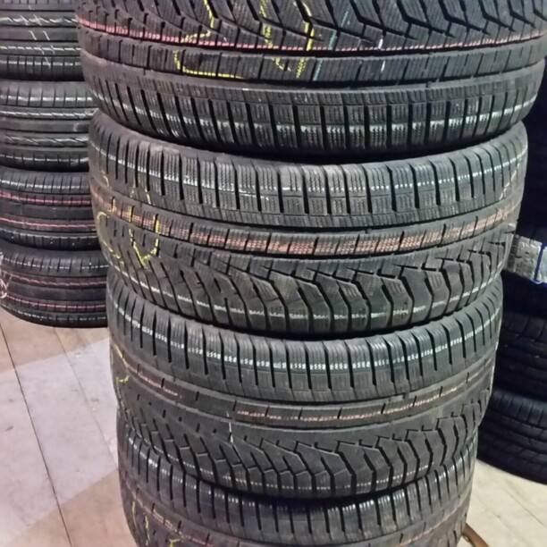 Легковые шины Hankook Winter i*Cept Evo 2 SUV 295/35 R21 4 шт.