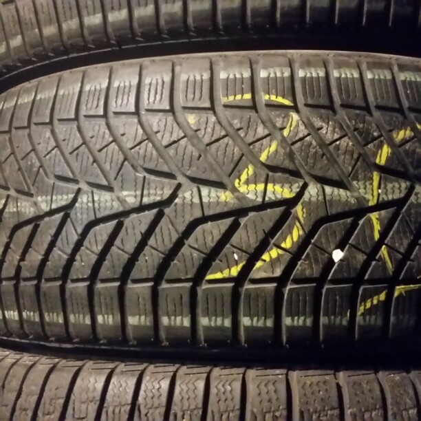 Легковые шины Yokohama BluEarth Winter V905 245/50 R18 4 шт.