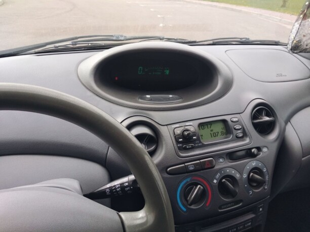 Toyota Yaris I (P1), 1999 г.