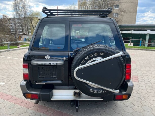 Nissan Patrol Y61, 7 мест, 2001 г.