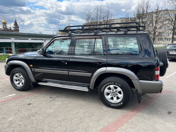 Nissan Patrol Y61, 7 мест, 2001 г.