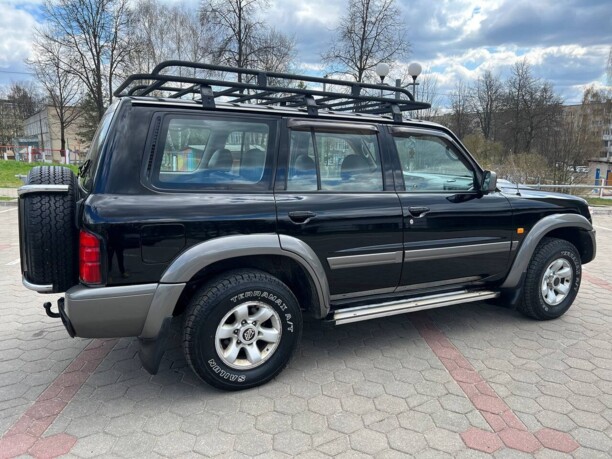 Nissan Patrol Y61, 7 мест, 2001 г.