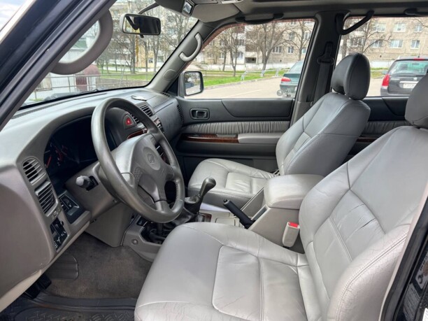 Nissan Patrol Y61, 7 мест, 2001 г.