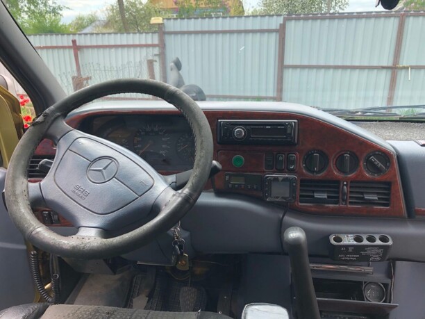 Mercedes-Benz Sprinter грузопассажирский в максимальной базе, 1997 г.