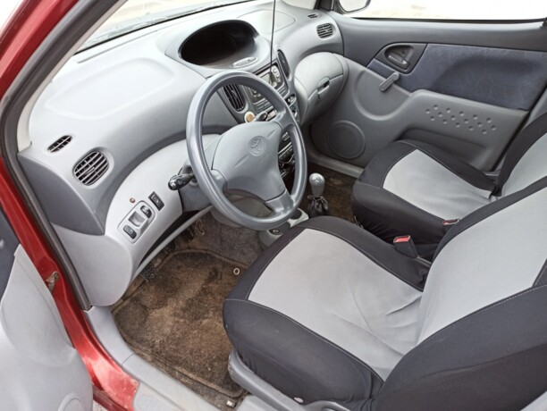Toyota Yaris Verso, 1999 г.