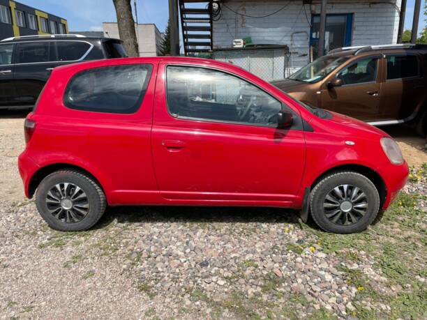 Toyota Yaris I (P1), 1999 г.