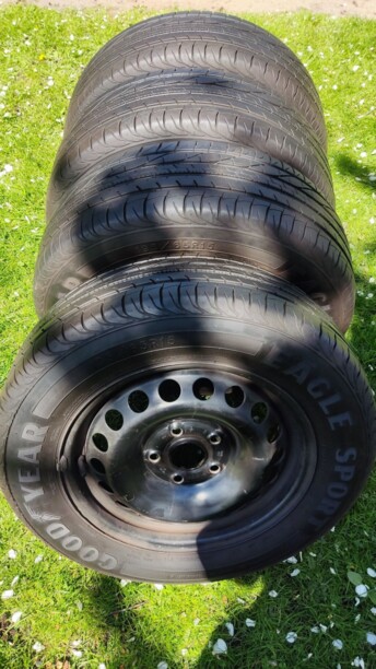 Легковые шины GoodYear 195/65 R15 4 шт.