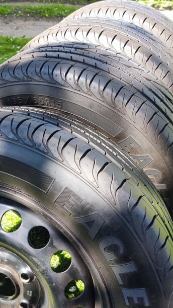 Легковые шины GoodYear 195/65 R15 4 шт.