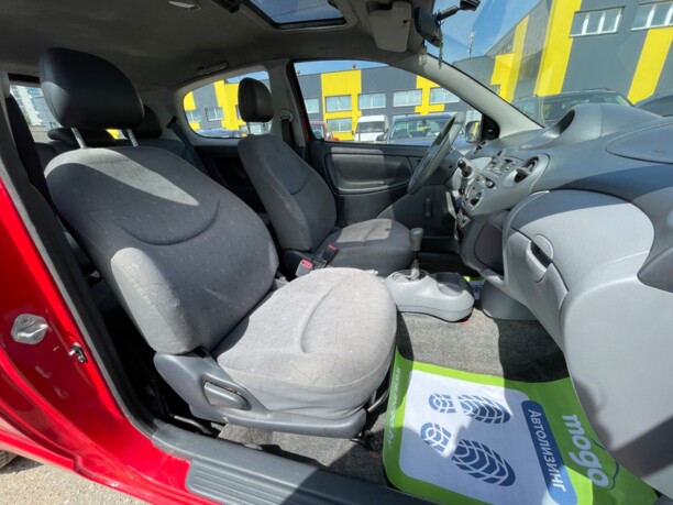 Toyota Yaris I (P1), 1999 г.