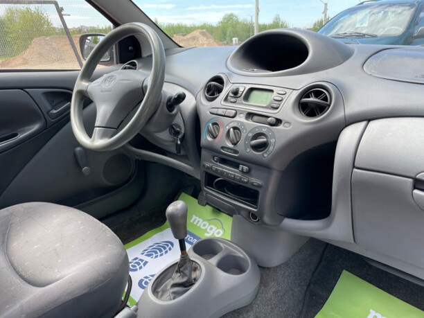Toyota Yaris I (P1), 1999 г.