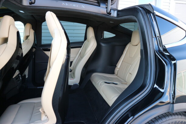 Tesla Model X, 6 мест, 2017 г.