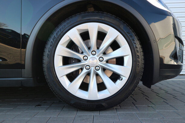 Tesla Model X, 6 мест, 2017 г.