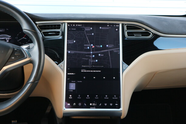 Tesla Model X, 6 мест, 2017 г.