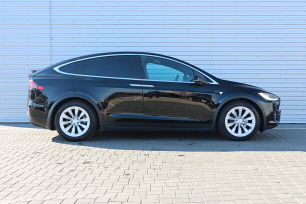 Tesla Model X, 6 мест, 2017 г.