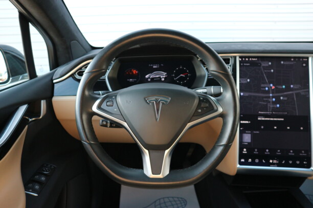 Tesla Model X, 6 мест, 2017 г.